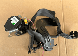 Pas bezpieczeństwa tylny prawy z nabojem 628704400 Land Rover Discovery Sport L550 1