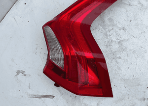 Volvo V60 lampa prawa tył tylna 31395929 4