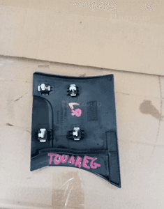 Listwa błotnika lewy przód VW Touareg 7L6854959A 2