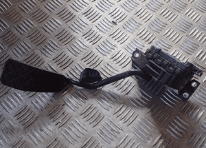 POTENCJOMETR GAZU AUDI A4 B7 2.0 TDI 8E2721523E RADOM 1