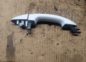 Klamka zewnętrzna prawy przód Ford Mondeo MK4 6M21U22404BCW 1