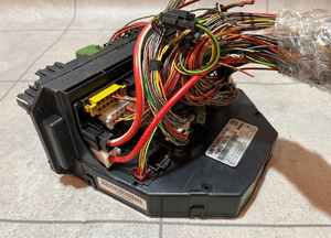 MERCEDES W212 MODUŁ SAM SKRZYNKA BEZPIECZNIKÓW BDB 1