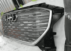 Audi Q4 e-tron gril z wzmocnienie atrapy wspornik 3