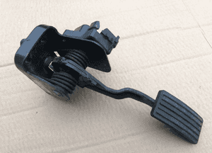 Pedał gazu z potencjometrem SLC000010 LAND ROVER DEFENDER 1