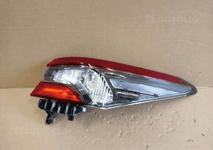 Lampa prawa tylna prawy tył toyota camry ix led ciemna 18- 1
