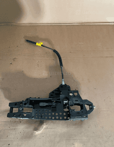 Mocowanie klamki prawy przód przednie prawe Audi A4 B8 8T0837886B 1
