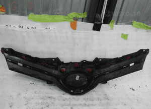 Toyota yaris iii lift grill atrapa 2
