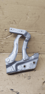 Zawias maski prawy przód Mercedes W245 A1698800428 3
