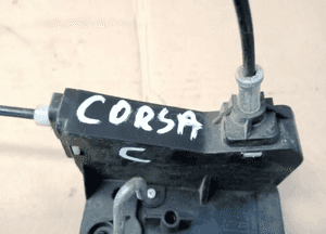 Zamek drzwi prawy przód klamka Opel Corsa C 24434883 7