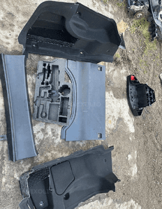 MERCEDES E 212 tapicerki bagażnika boczki styropian podstawa akumulatora osłona pasa tylnego 1