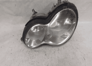 Przod przednia lampa lewa mercedes c klasa W203 1