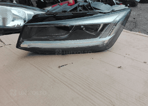 lampa lewa przód audi Q2 led uszkodzona