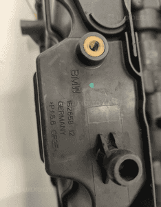 BMW 3.0d e70 n57 f10 oe 1526581 POKRYWA ZAWORÓW 5