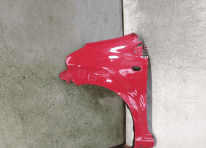 BŁOTNIK LEWY DO TOYOTA AYGO 3P0 CZERWONY 1