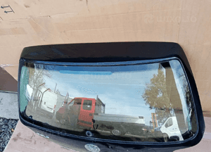 Szyba klapy bagażnika VW Golf IV 4 HB AS2 00r 4