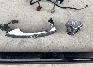 Mercedes CLA W117 zamek w drzwi lewe listwa klamka key less go podnośnik instalacja głośnik 10