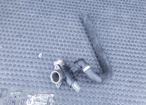 Obudowa Termostat Y2495002 06D121133C Krociec Czujnik Przewod Waz 2.0 TFSI Audi A4 B7 A6 C6 21
