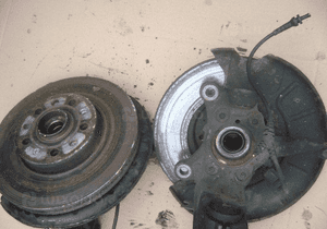 VW Golf V 5 1.6 FSI A3 Leon zwrotnica przod pr/le