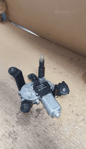 SILNICZEK WYCIERACZKI TYLNEJ  OPEL ASTRA J  nr 13256917 8