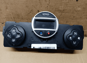 Panel nawiewu klimatyzacji klimy Renault Clio III 8200296683 1