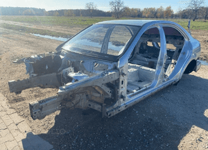 Ćwiartka podłużnica prawy przód mercedes c W204 sedan 2