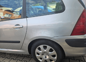 Peugeot 307 SW kombi zderzak tył tylny EZRC 3