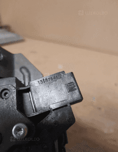 Opel zamek klapy bagaznika tyl 13587646 3
