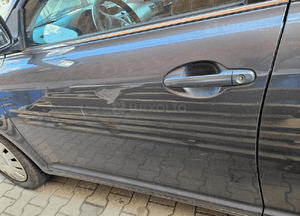 Toyota Avensis T25  drzwi przód przednie   prawe 1F6 4