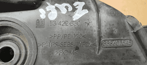 Odpływ zaślepka podszybia prawy prawa Opel Zafira C 13422830 6