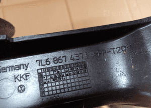 Osłona zaślepka klapy lewa VW Touareg 7L6867437F 5