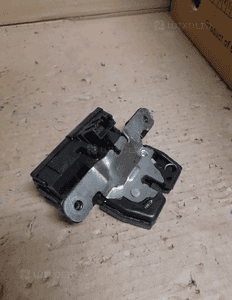 Zamek klapy tył ford fiesta MK7 nr D3D0B 9