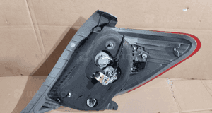 Lampa lewa tył tylna toyota yaris iii 3 3