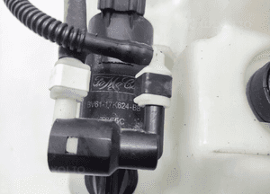 ZBIORNICZEK PŁYNU SPRYSKIWACZY FORD FOCUS MK3 III BV61-17B613-CA 10-14 5