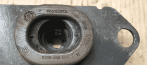 Łapa poduszka skrzyni biegów Renault Clio III 8200352861 4