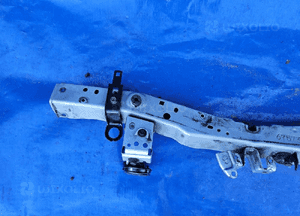 Toyota PRIUS III 09-15 wzmocnienie belka pas przedni 3