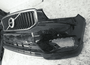Volvo XC40 na 4 pdc z grilem idealny zderzak przedni 3
