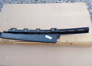Listwa słupka drzwi przednich lewych land rover evoque LR114183 oryginał 2