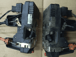 Opel Zafira A zamek drzwi tył tylnych prawy  90561157BA 90561158BB 1