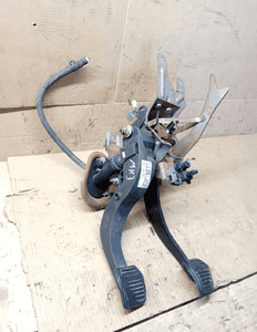 Pedały pedał hamulca sprzęgła Ford Mondeo MK3 1S71 2450 AJ 3