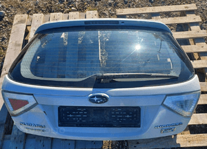Subaru impreza gh klapa bagaznika kompletna 1