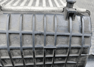 Intercooler 8E0145805L Lewy Chlodnica Powietrza Turbiny 1.8 T Turbo AUDI A4 B6 B7 4