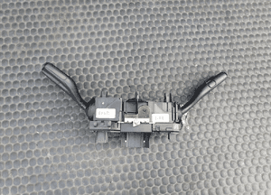 Przelacznik 8E0953549L 8E0953503B 8E0953521D Pajak Manetka Fis Modul Tempomat AUDI A4 B6 B7 Sedan 24