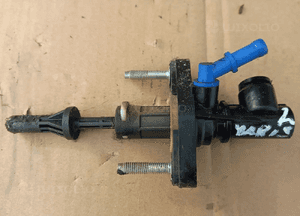 Toyota Yaris II 2  pompka pompa sprzęgła  06-11 1