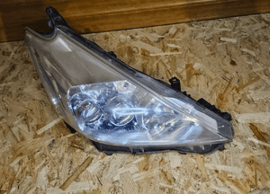 TOYOTA PRIUS PLUS 12-15 lampa przednia prawa ksenon xenon 2