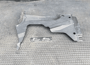 Osłona 8E0825216C Plastik Podwozia Podłogi Przeciwbłotna Prawa Tyl Tylna Quattro 4x4 Audi A4 B6 B7 Sedan Kombi 8