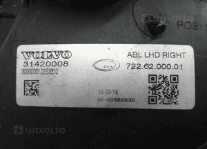 Volvo XC40 xenon lampa przód prawa przednia 7