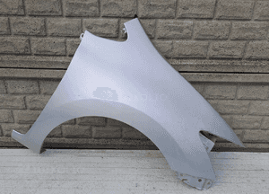 Toyota auris lift 2010-2013 błotnik przedni prawy 1