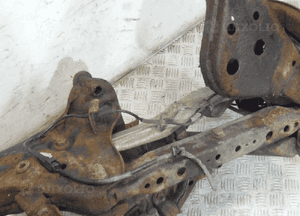 Nissan qashqai i J10 lift 1.5 dci zawieszenie belka tył 6
