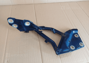 Zawias maski prawy LD5Q VW Touareg 7L6823302 1