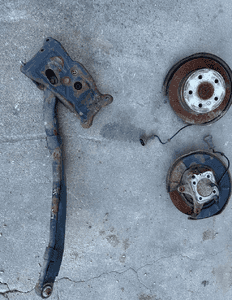 Mercedes B245 169  belka zawieszenia tył wachacz Piasta zacisk amortyzator 6